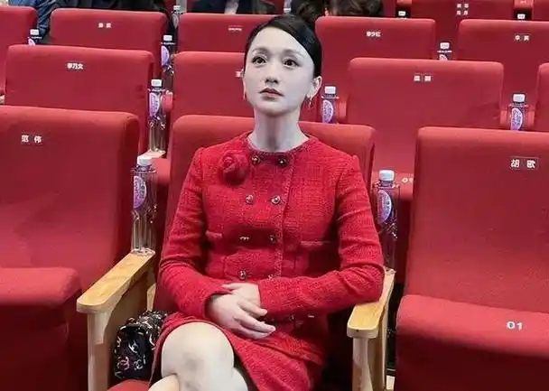 周迅又黑又瘦究竟算美女吗看她与章子怡袁泉同框就知道