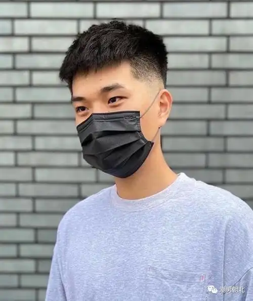 二十几岁男生别剪这些发型试试这款两边铲短发干净又帅气