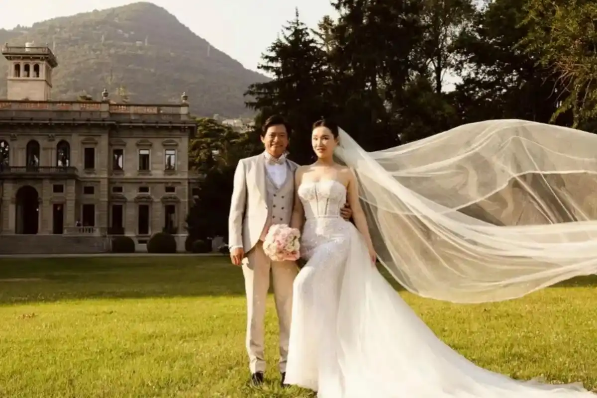 65岁的莫华伦的现任妻子王冰冰,她是一名旅居意大利的女高音歌唱家,跟