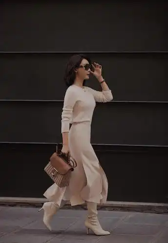 原创有品位的奔五女人更懂得穿裙装优雅有气质看陈数你就知道了