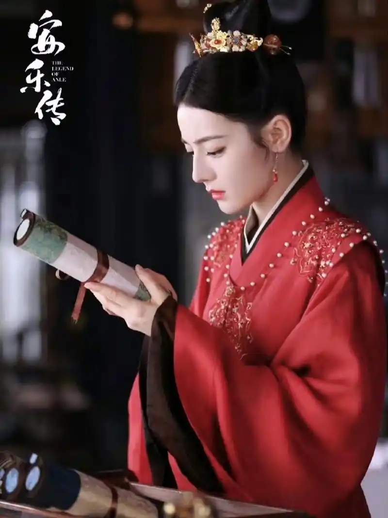 热巴这张照片ins点赞40万,安乐传也是万众期待 #迪丽热巴ins点赞超高