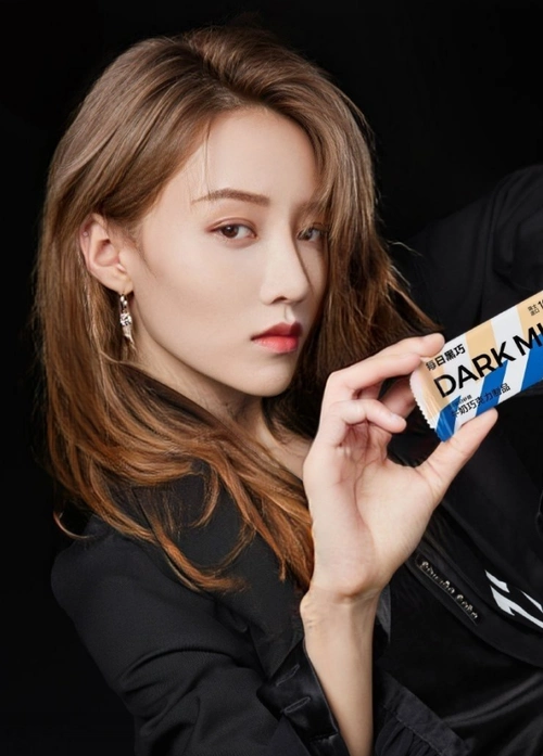 刘雨昕为啥一直短发?看到罕见"长发照",不愧是女团c位的状态