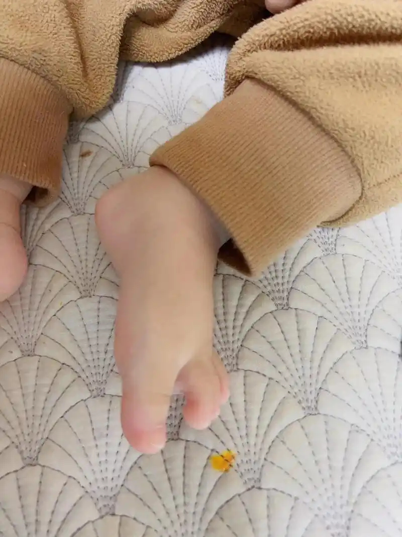 幼崽的小酸脚.怎么会有如此酸的jiojio,还有如此脚酸而不 - 抖音