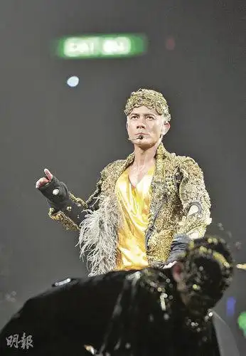 郭富城开唱空中翻腾凌空跳舞 曝脊椎因训练受伤