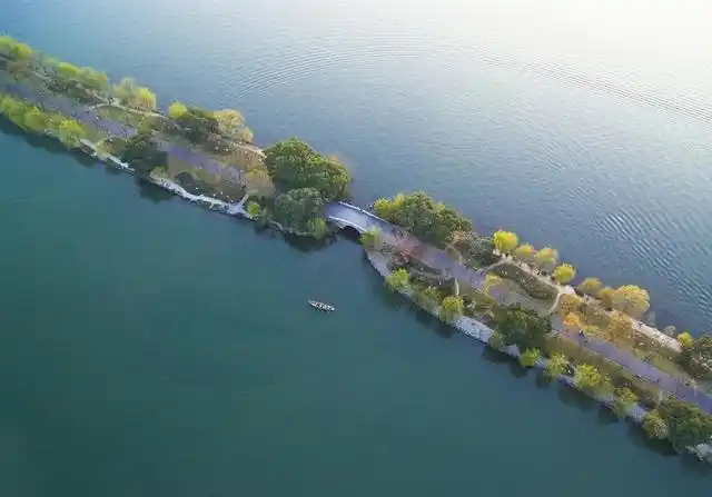 苏堤——观赏西湖的绝佳胜地