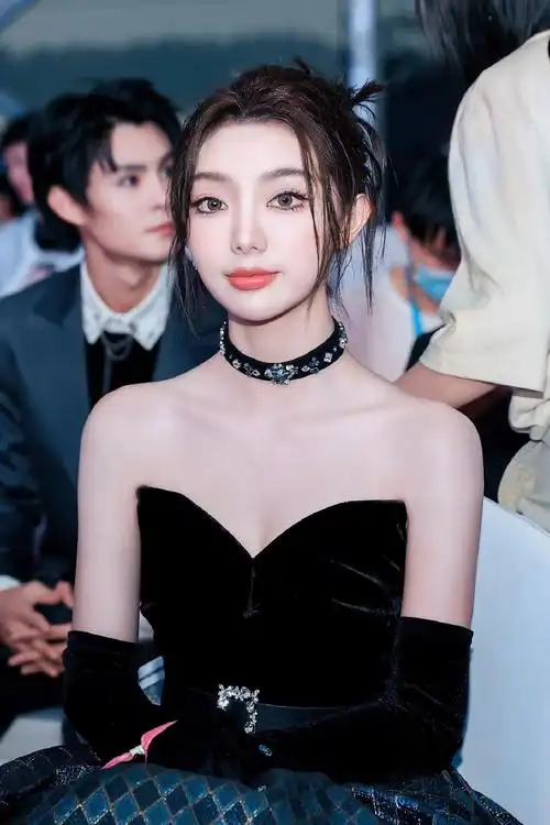 李紫婷复古油画少女##北京国际电影节游戏动漫电影单元