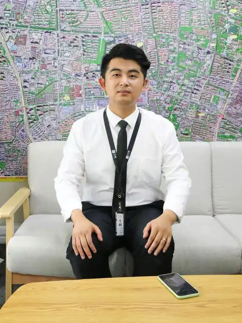 地产诺卡花园店的王鹏和谈若帆两位经纪人,来分享他们在房产行业的