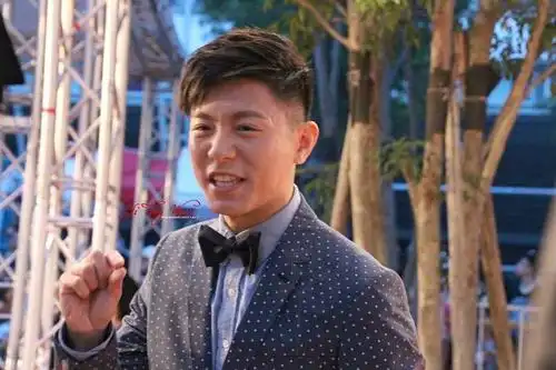 求八韦礼安 唱歌好好听!