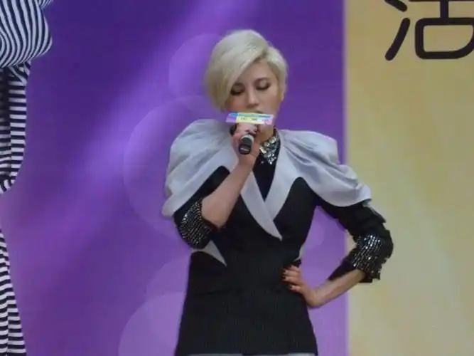 尚雯婕(laure shang),1982年12月22日出生于上海市,中国内地流行乐女