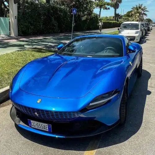 一匹小蓝马法拉利roma