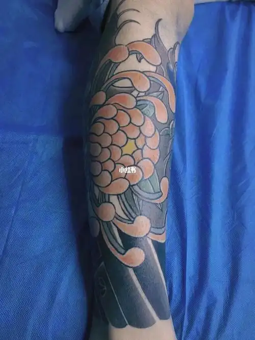 完成#菊花纹身  #花腿  #老传统