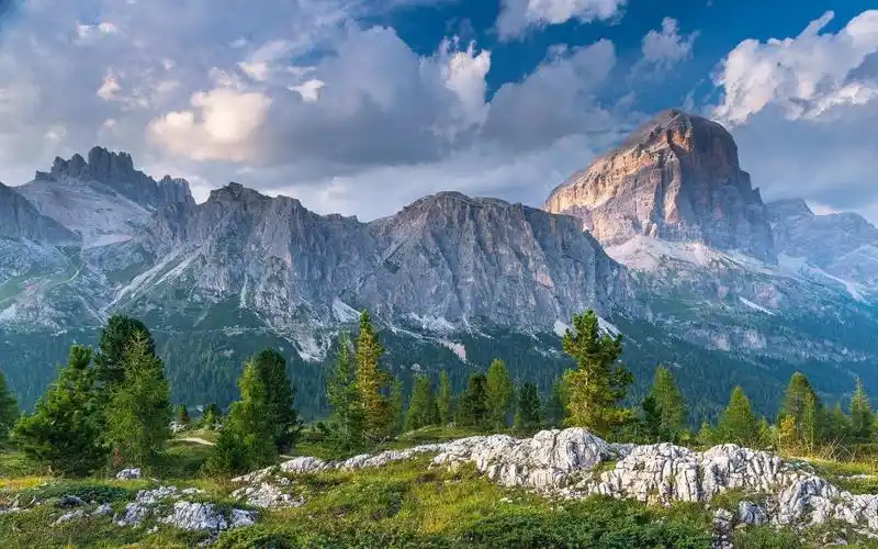 意大利最美山区幽静的白云石山