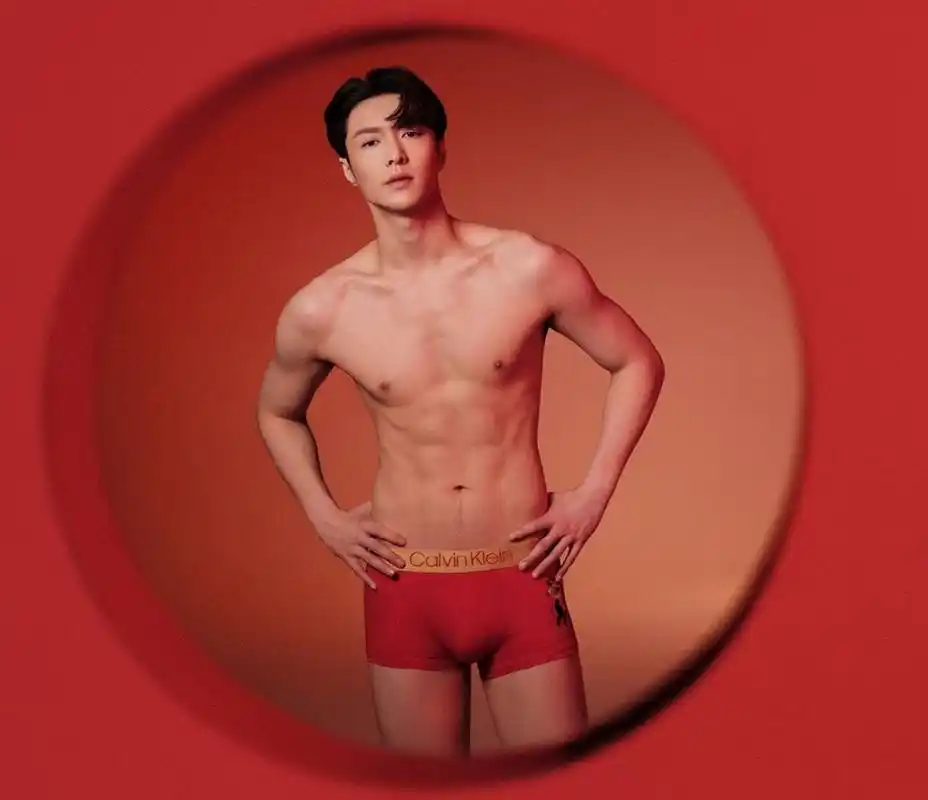 天天唠八卦#  张艺兴代言ck内裤,你们觉得可以嘛[二哈]
