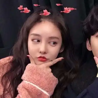 可爱搞怪情侣头像一人一半 合起来一张图