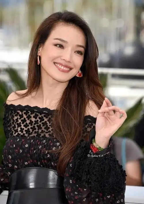 舒淇47岁全新素颜照曝光!网友惊叹皮肤细节,年龄不是问题