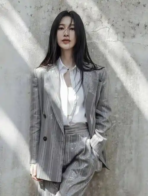 张俪妖娆妩媚"大尺度"火辣性感,天生丽质难自弃_身材_演技_演艺圈