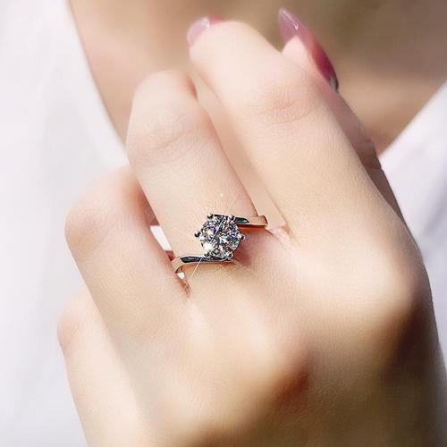 18k白金莫桑石戒指1/2克拉d色经典款扭臂六爪定pt950铂金钻戒女