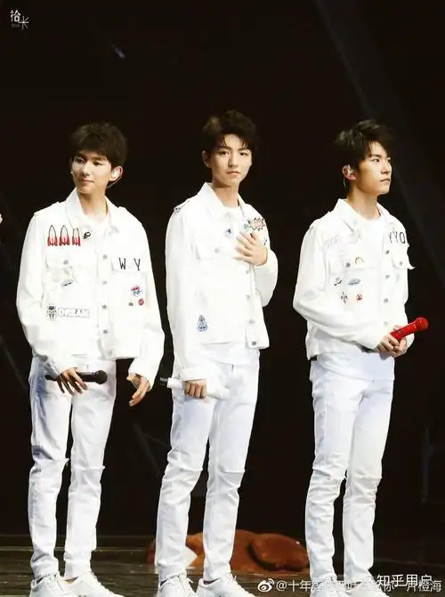 有适合做屏保的tfboys合照吗