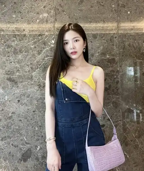 杜淳老婆王灿社媒分享穿搭美照惨遭大量黑粉恶评没有一套好看