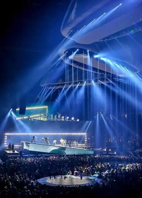 如何让舞台更像一场高级大秀这些舞美可以实现