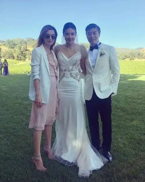 两人结婚后不久,lan的背景就被曝光,他本名朱智豪,与乐基儿因为练习