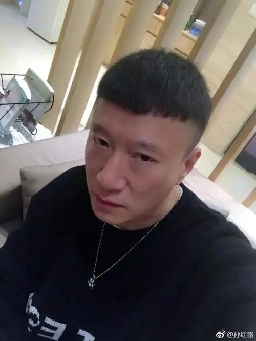 《极挑4》将开录 孙红雷晒抱女儿漫画图表不舍