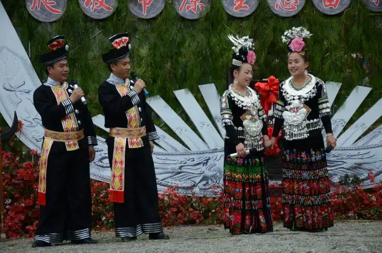 苗族爬坡节～情歌对唱