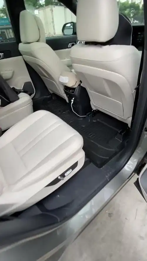 理想one后排视角直拍,这车真的科技感,便捷性方面绝了_太平洋号