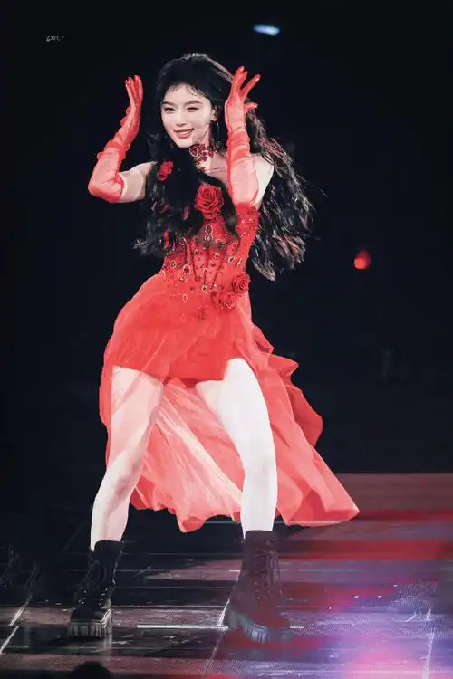 孔雪儿舞台上的红玫瑰