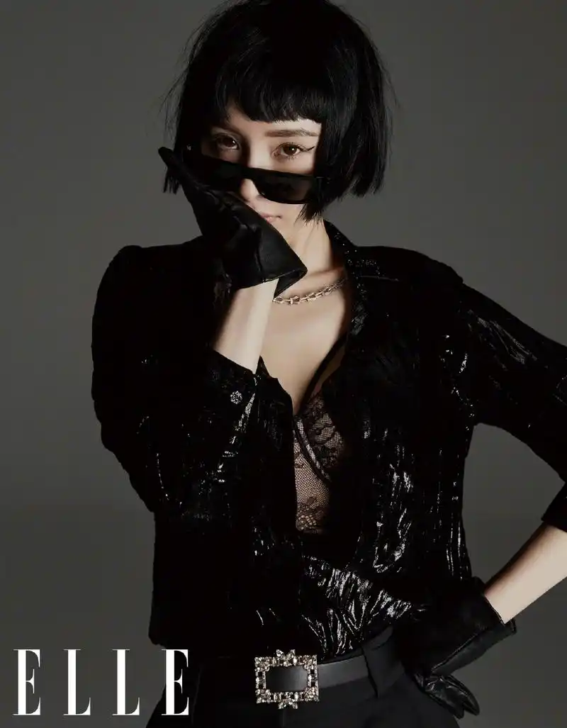 杨幂短发造型又酷又飒走御姐风性感迷人