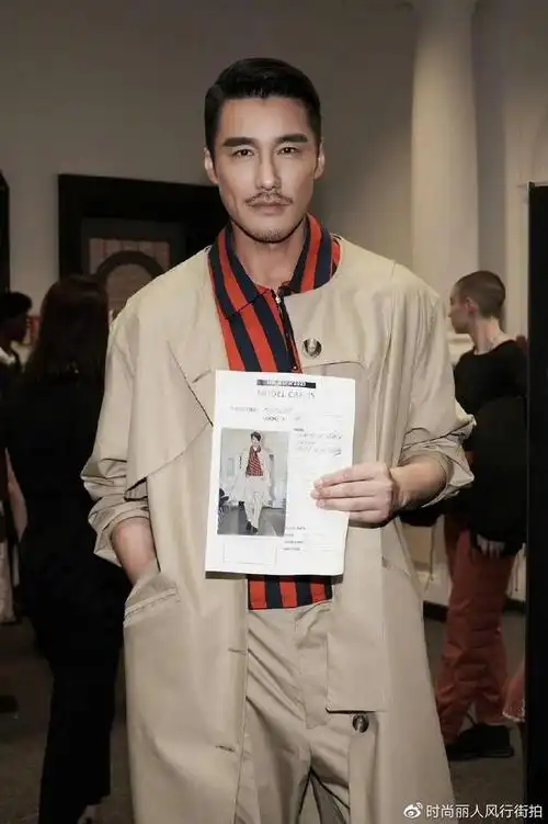 在伦敦时装周开场 闭秀,宝刀未老太帅啦|胡兵|伦敦时装周|大衣_新浪