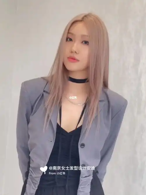 灰金色减龄发型显白发色