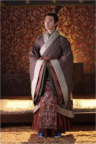 闳放儒雅的汉朝服饰