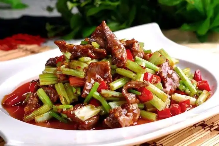 小炒黄牛肉图片