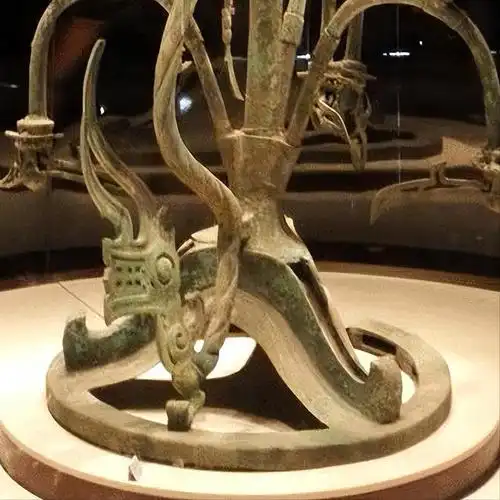 三星堆青铜神树大有来头传说中的通天神树是上古文明的源头