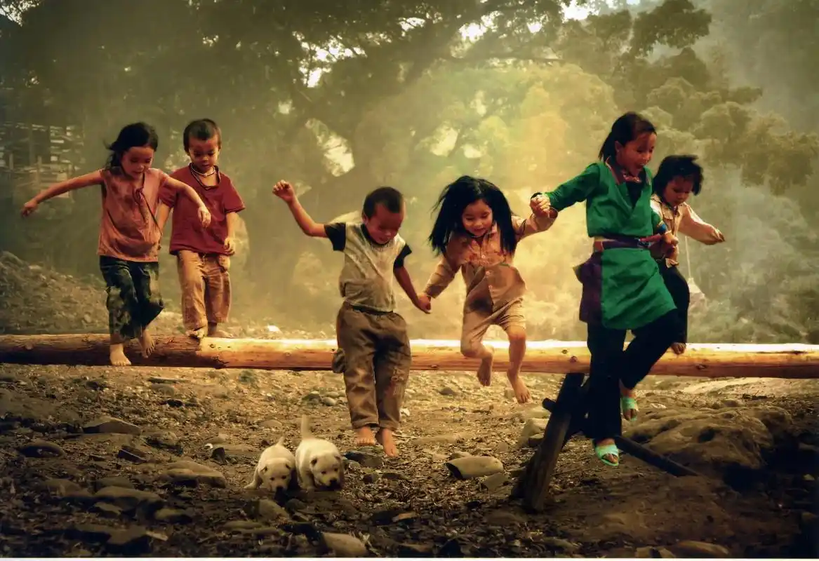 80后无比欢乐的童年.#好怀念那个无忧无虑的年代到处充满着烟 - 抖音