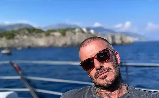 秋日生活创作季#贝克汉姆最新换了新发型,换成了寸头发型,这样接接谮