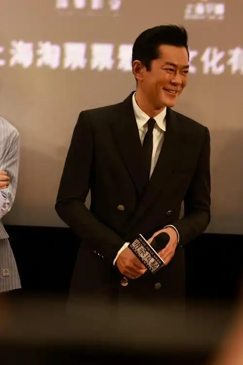 电影暗杀风暴首映古天乐谈笑风生状态极佳