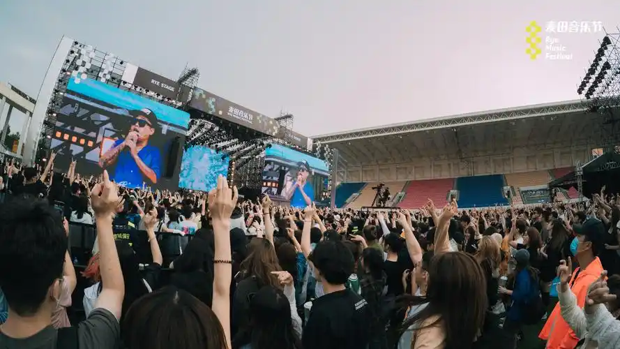 6月12日,端午节假期的第一天,2021青岛麦田音乐节在青岛市即墨区乐都