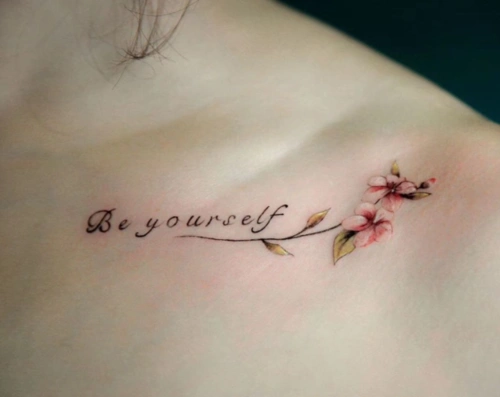 锁骨纹身图集适合女生的锁骨纹身图案11