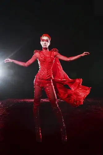 蔡依林艳红造型抢镜 4月开唱公司巨额投保