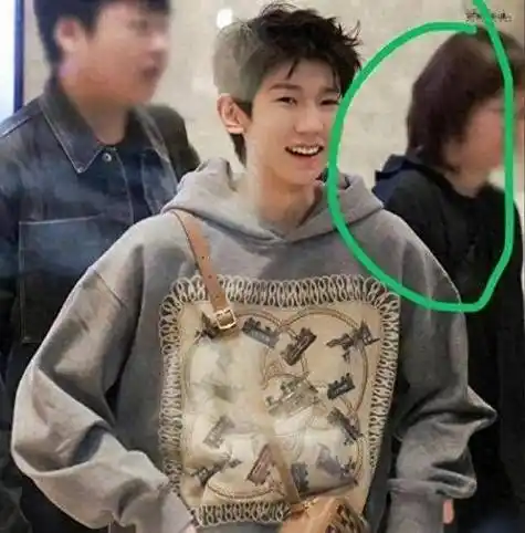 同游环球影城,情侣纹身曝光_郑小萌_郑晓_组合