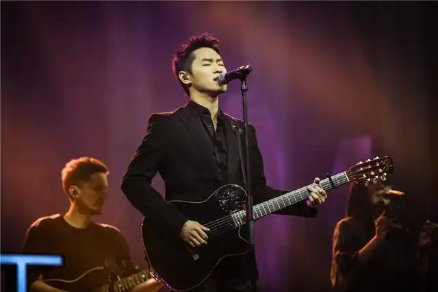 梁博音乐节目演绎抒情摇滚 诠释成年人放下与释然