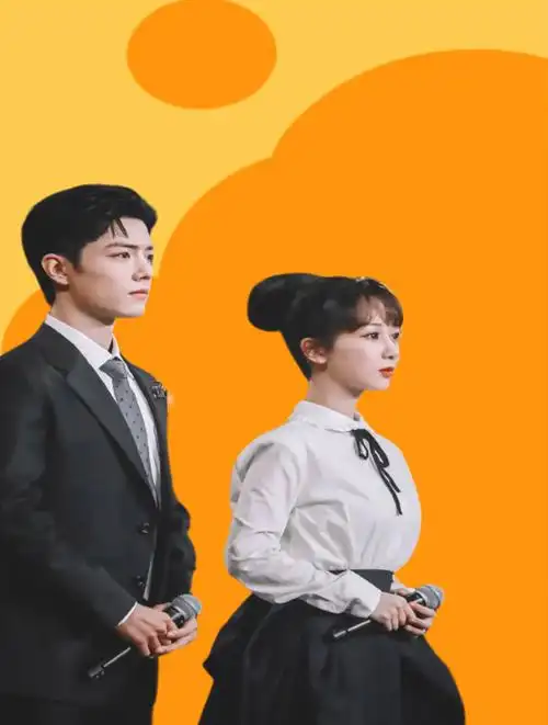 肖战搂着杨紫入画注意看工作人员的反应大家都默认小情侣了