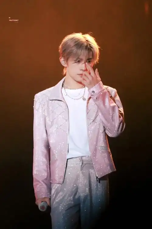 tfboys快本的信##易烊千玺眼眶好红##tfboys十年之约演唱会##十周年