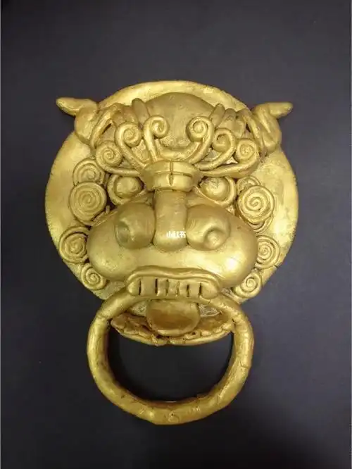 "兽面衔环辟不祥",古时的人喜欢用在门扉上的环形饰物,属于传统建筑门