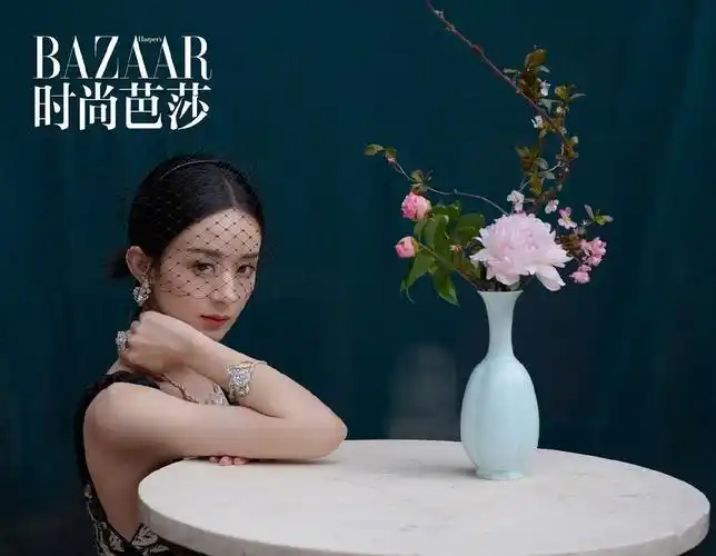 【杂志】赵丽颖出镜时尚芭莎五月刊封面
