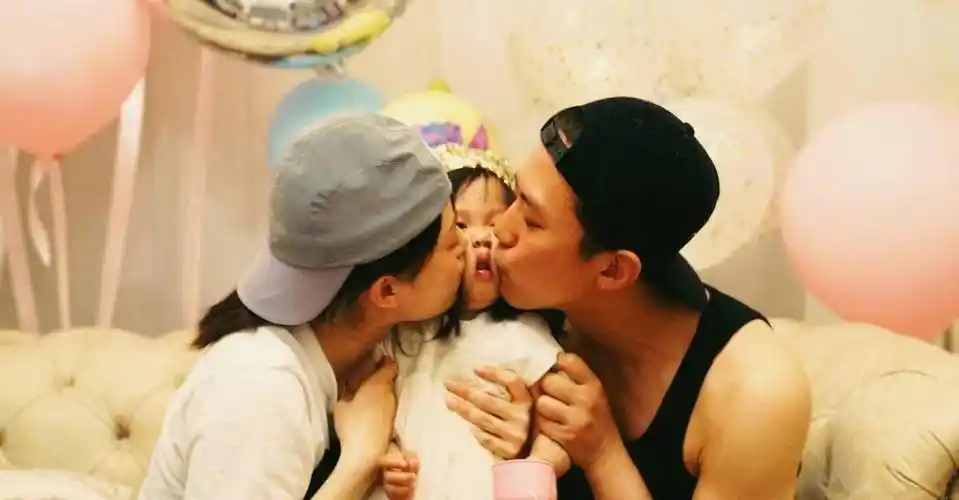 原创邓超孙俪太过分了小花妹妹又被亲到脸变形生日愿望好解气