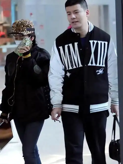 隐藏的前男友更让人没想到的是,吉克隽逸身上的黑料还不止这些.