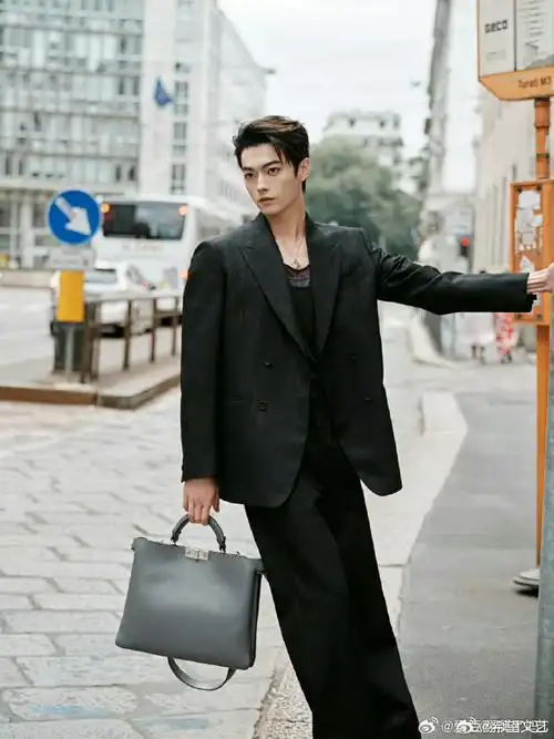 许凯米兰时装周出图##许凯米兰街头漫步大片